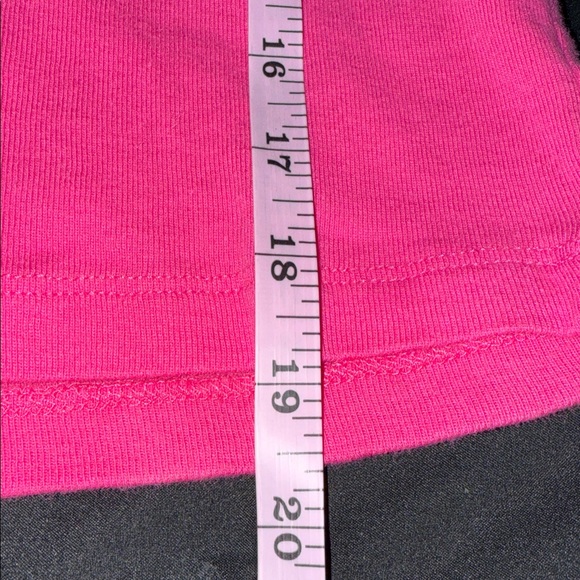 🖤BARBIE PINK CROP TOP SIZE S🖤 - Picture 5 of 7
